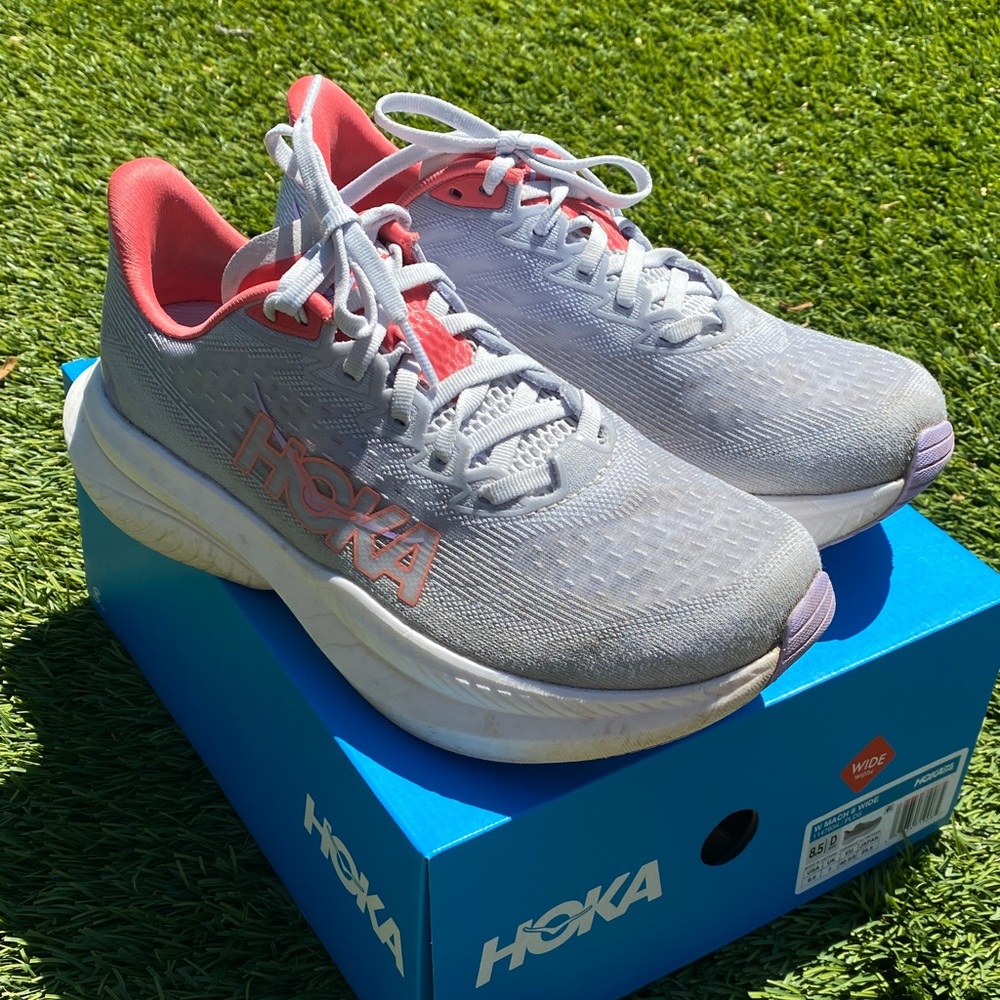 Hoka Mach 6 Running Shoes  Women’s 8.5 wide light lavender ish grey.